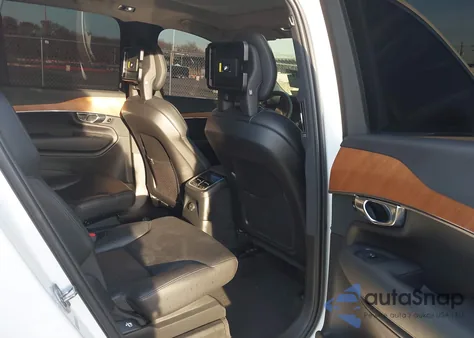 2021 Volvo Xc90 Recharge Plug-In Hybrid T8 Inscription Expression 6 Passenger from USA, damaged, VIN YV4BR00KXM1767349